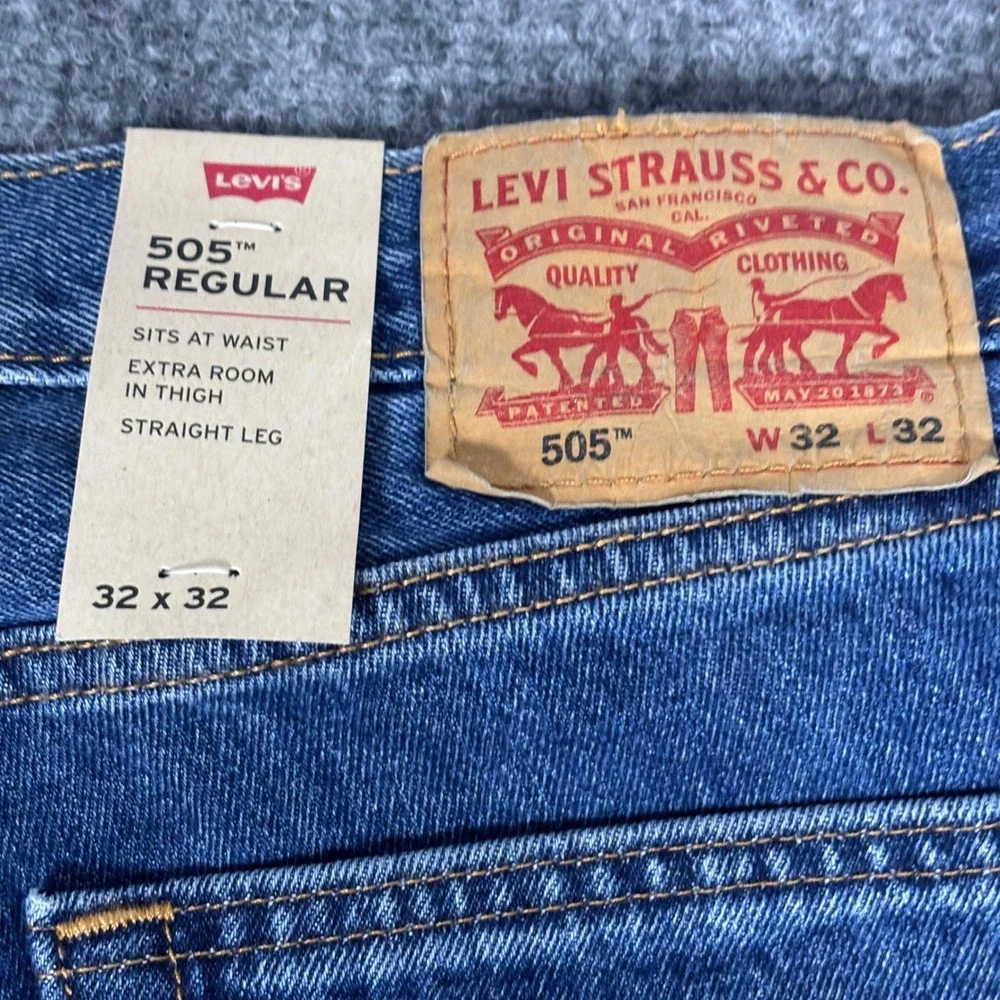 Levi's 505 Regular Fit Straight Leg Jeans Medium Wash Blue Denim 32x32 NWT